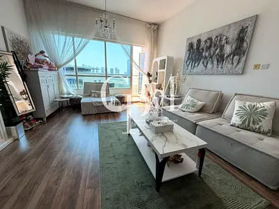 شقة واسعة بغرفة نوم مع غرفة تخزين | تصميم رحب | شرفة خاصة