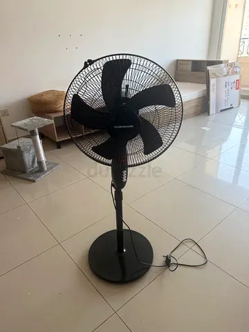 OLSENMARK Black standing pedestal fan in good working condition
