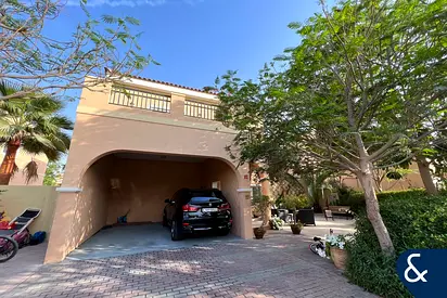 Beautiful | 2 Bed+Pool | Park Backing