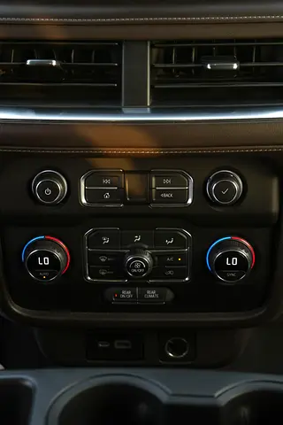 2021 Chevrolet SUBURBAN — миниатюра 19