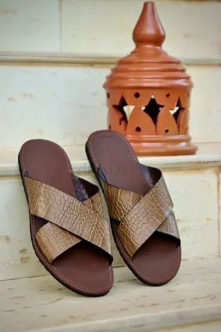 Brown leather-look crossover men's sandals