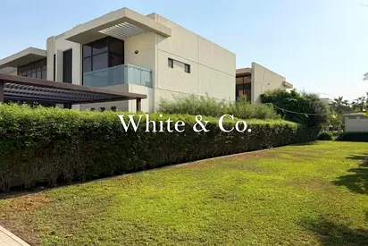 Corner Unit | Furnished | Close To Park