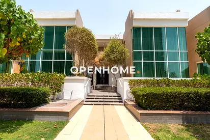 Contemporary Waterfront Living-Prime Location