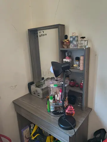 Full bed set with matching dresser and side table