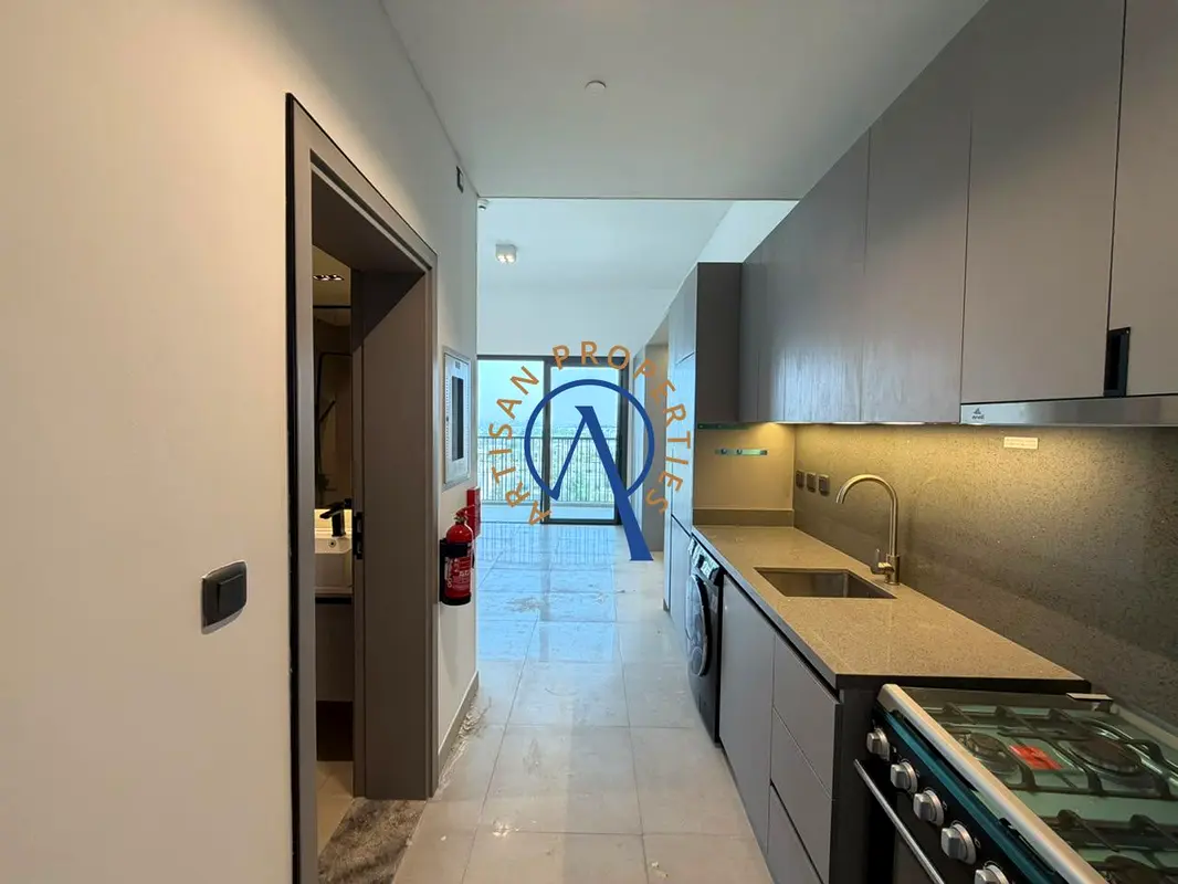 UNFURNISHED | READY TO MOVE | HIG FLOOR