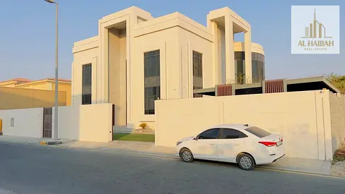 للبيع فيلا تشطيب شخصي ممتاز ارضي وطابق اول مع مصعد تملك حر للعرب قريبه جدا من جميع الخدمات