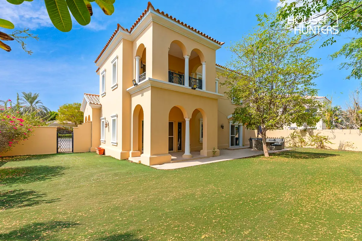 Villa: Vacant Now! Amazing Renovation Project |Single Row | dubizzle Dubai
