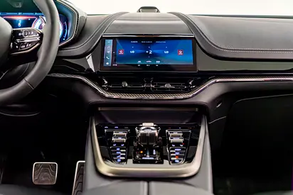 2026 Aston Martin DBX 缩略图 11