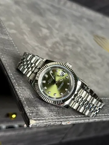 Seiko DateJust Olive Green - Stone Numerals - 39MM