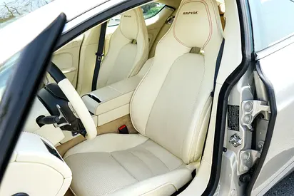 صورة مصغرة 15 لـ 2011 Aston Martin RAPIDE