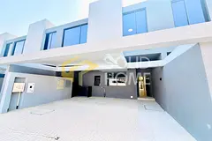 Elegant Townhouse | Freehold | Near Swimming Pool