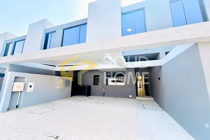 Elegant Townhouse | Freehold | Near Swimming Pool