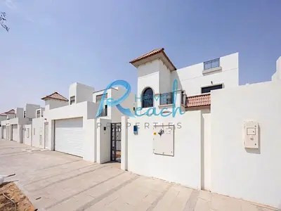 Vacant l Single Row-Corner Unit| Spacious 4 BR