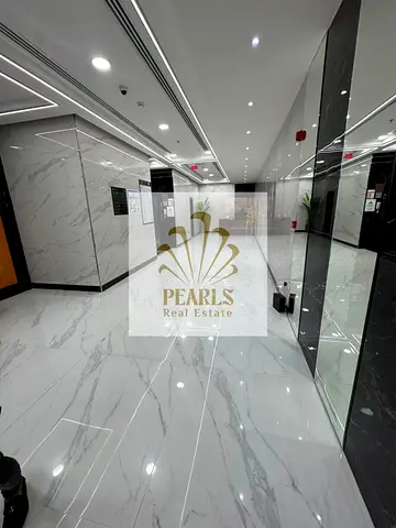 اشيك وافخم شقة ثاني ساكن تتكون من غرفة نوم ماستر _صالة واسعة _مطبخ مجهز _2 حمام _اطلالة مفتوحة _صيانة كاملة علي المالك _قريب من مطار الشارقة _السعر