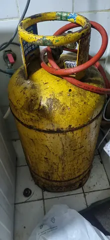 Used LPG Gas Cylinder with Hose (Yellow) - Good for Kitchen/BBQ