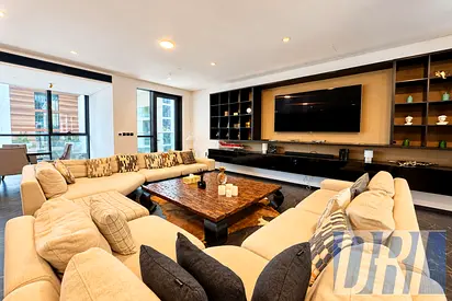 Fully Furnished 3 Beds with maid room