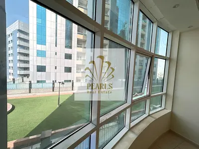 شقة غرفتين وصالة في أبراج الأورينت تاور B بمساحة 1550 قدم وبلكونة ومطبخ مغلق وباركينج خاص بسعر 41.977 درهم