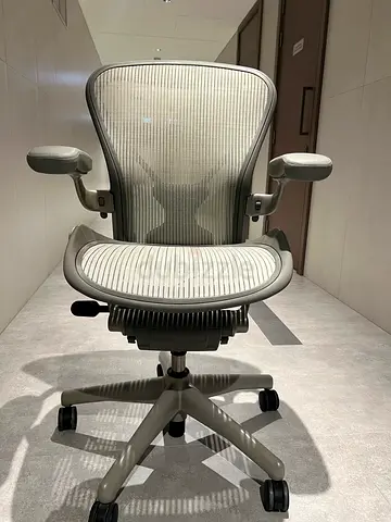 Herman miller Aeron size B fully loaded