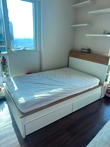 Single bed and study desk set in flawless condition for SALE