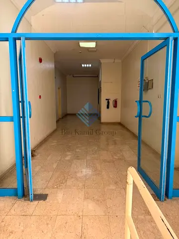 RENT 22K , SPACIOUS STUDIO ,SEPARATE KITCHEN , NO COMMISION, AL WAHDA STREET