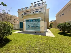 Upgraded -Vacant -Furnished-Landscaped Garden