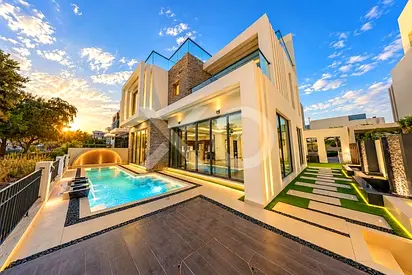 Turnkey 6-Bedroom Upgraded Villa, Park View, Brand New
