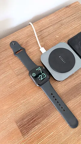 Apple Watch Series 6 (40mm with silicone band) - excellent condition