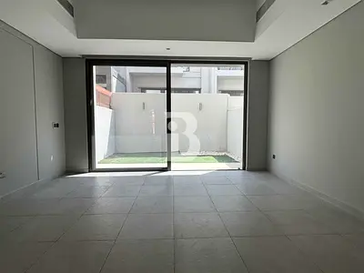 Huge Built-up Townhouse | Close to Park