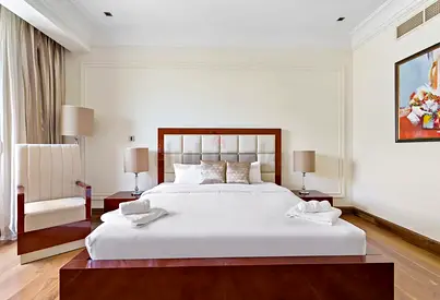 King Size Bed Frame – Elegant Wooden Design