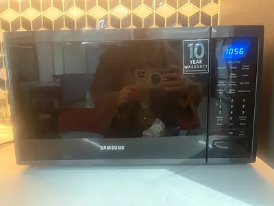 Samsung Countertop Microwave - Good Working Condition