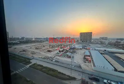 One bedroom+ Maid! Ready To Move! Huge Layout