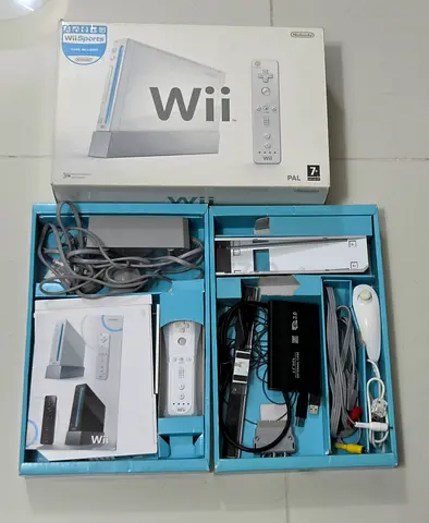 Modded Nintendo Wii gamecube support, with hard drive full of games (you can install games for free)