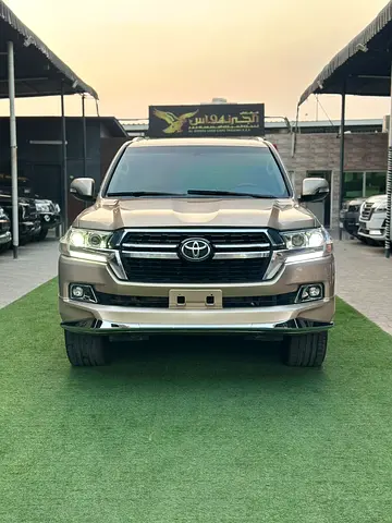 Toyota Land Cruiser GXR 2015 Converted to 2021 shape, GCC, 4.6L V8