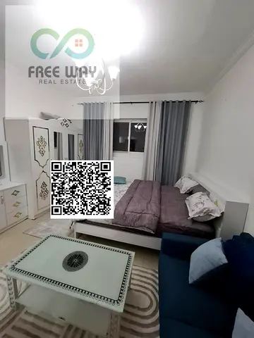🏡 **استوديو مفروش للإيجار الشهري في عجمان** ✨  📍 **الموقع:** الجرف 2 – أبراج الياسمين 📌 **مقابل عجمان سيتي سنتر**، في موقع حيوي ومميز قريب من جميع