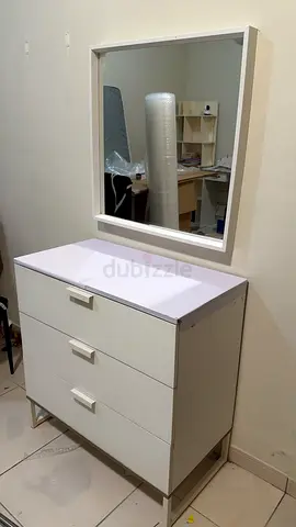 White 3-Drawer Dresser with Wall Mirror
