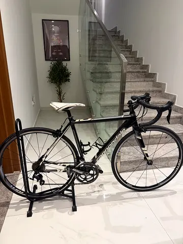 Cannondale Road Bike - Lightweight Carbon Frame, Excellent Condition