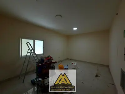 استوديو بمساحة كبيرة تكييف مركزي بناية عائلية موقع حيوي ومميز وقريب من جميع الخدمات