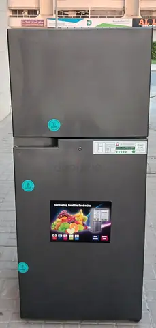 TOSHIBA Refrigerator Freezer with 435 liters capacity. No frost. Properly working condition.