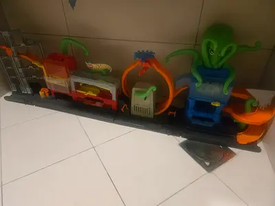 Hot wheel water garage