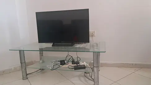 32-inch LED TV with glass TV stand - good working condition
