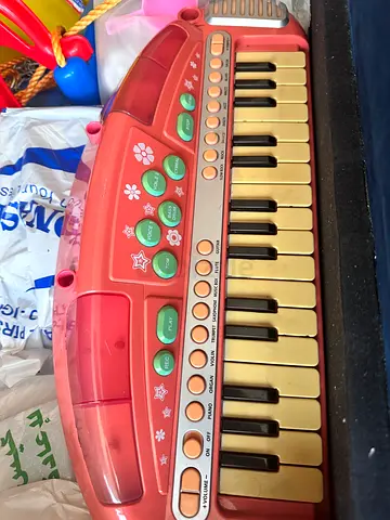 Kids electronic keyboard piano toy - used, working