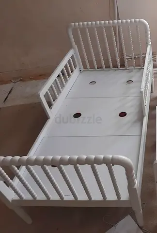 White Wooden Toddler Bed / Daybed — Set of 2 (Good Condition)