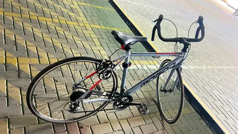 Road/Hybrid Bike - Lightweight frame, good condition