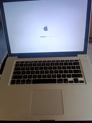 Apple MacBook Pro 15-inch (Unibody) - Mid 2010s, boots to macOS