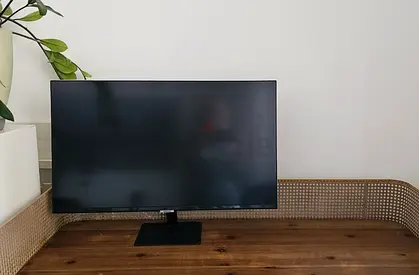 Samsung 32-inch full HD Smart Monitor - TV, PC-less workspace, smart streaming, mobile casting(Used)