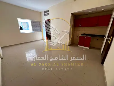 استوديو واسع للإيجار في البوطينة مع تكييف مركزي ومطبخ منفصل وتشطيبات حديثة