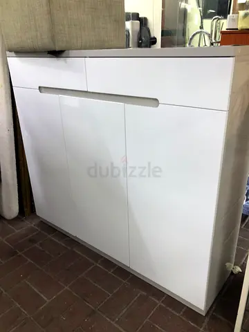 White modern storage cabinet / sideboard - good condition