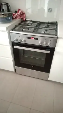 Stainless steel freestanding gas cooker with oven - good condition