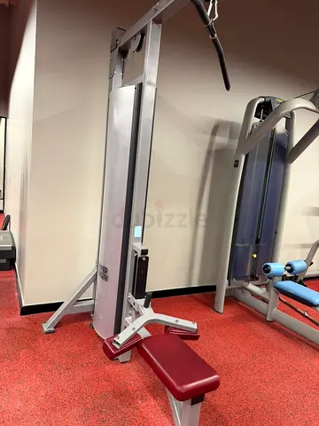 HAMMER STRENGTH LAT PULLDOWN