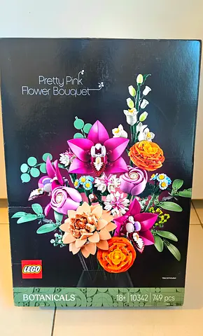 LEGO Botanical Pretty Pink Flower Bouquet (Set 10342) - New In Box